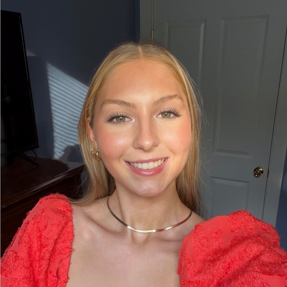 Meet your Posher, Brooke - Picture 1 of 1